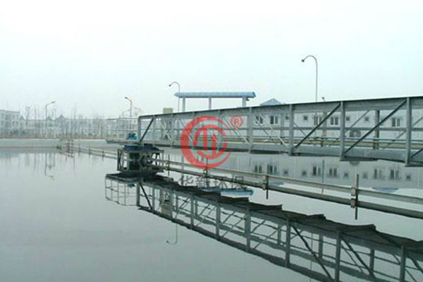 CXN型垂架式中心（xīn）傳（chuán）動刮泥機.jpg