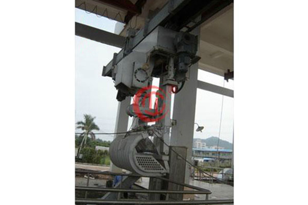 移動式（shì）抓鬥格柵除汙機